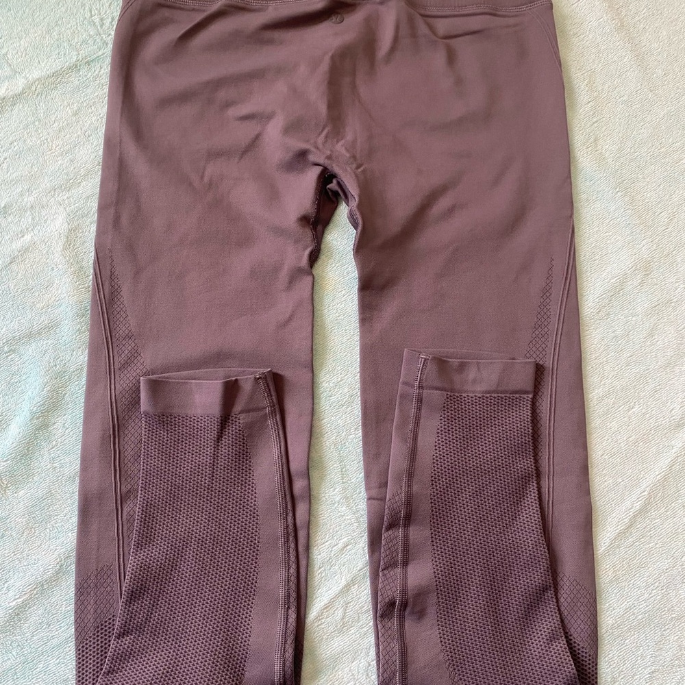 Lululemon Athletica Mauve and Black Leggings - Picture 2 of 6